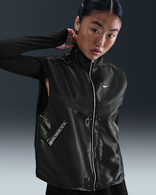 ✨　NIKE WMNS ウィンドランナーリバーシブルダウンベスト ✨ NIKE WMNS ウィンドランナーリバーシブルダウンベスト - メルカリ